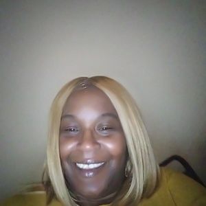 Meet your Posher, Dominique